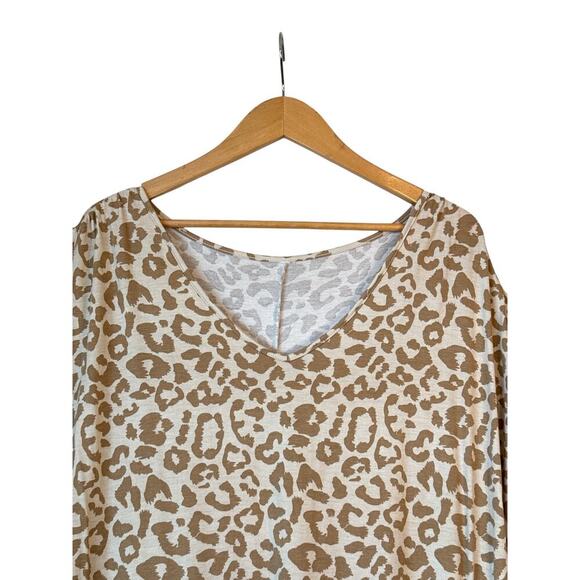 Amazon Women's V-Neck Leopard Soft Stretch Cold Shoulder Top Size XXL Beige Tan - Picture 5 of 8